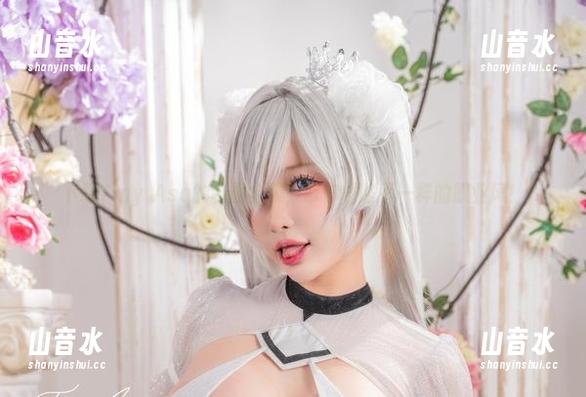 Tiny Asa 下载Tiny Asa的制服全集,带你领略不一样的职业风!